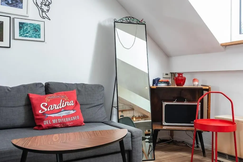 Apartment Artistic Flat With Entresol - 5' Market Square - By Upstairs Krakow