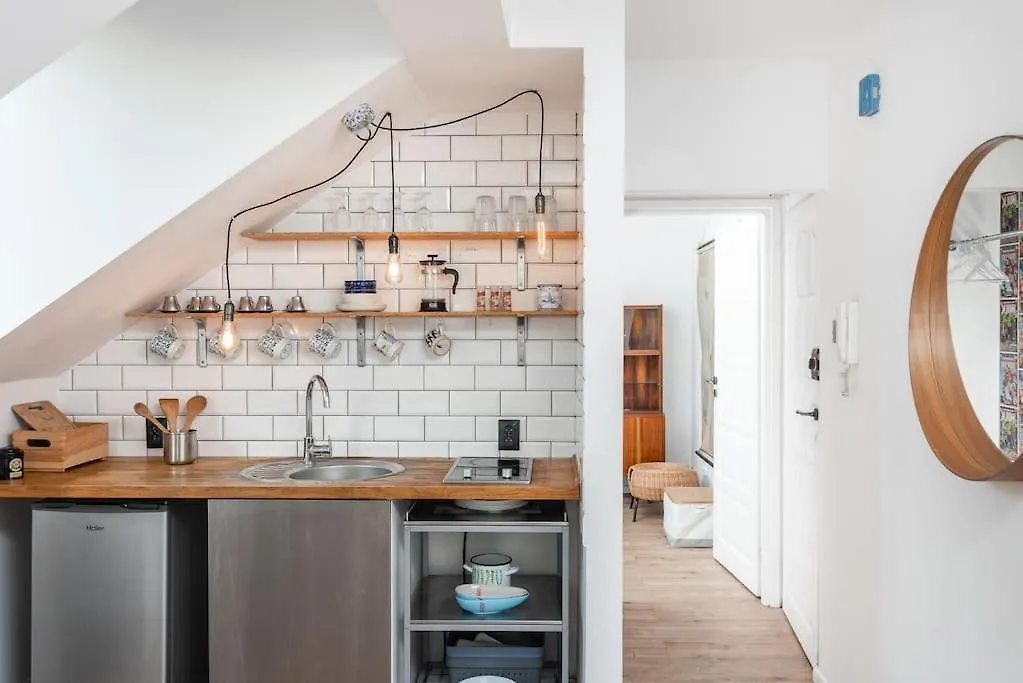 Apartment Artistic Flat With Entresol - 5' Market Square - By Upstairs Krakow