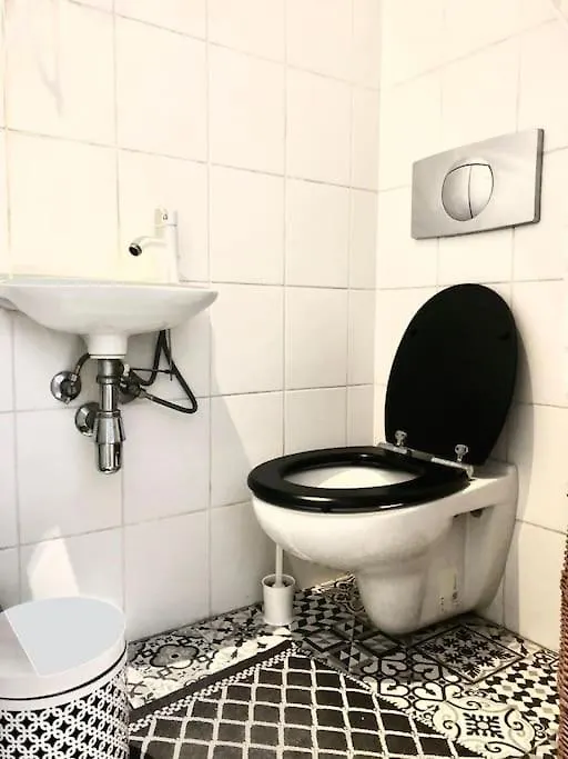 Artistic Flat With Entresol - 5' Market Square - By Upstairs Krakow 0*,