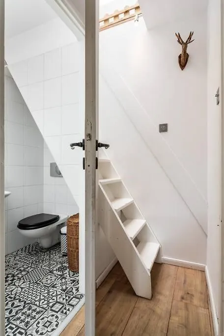 Artistic Flat With Entresol - 5' Market Square - By Upstairs Kraków
